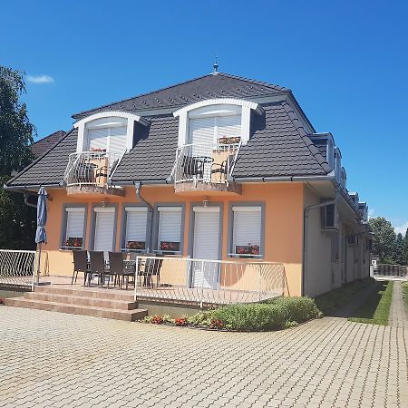 Richie Ii. Apartman Daire Siófok Dış mekan fotoğraf