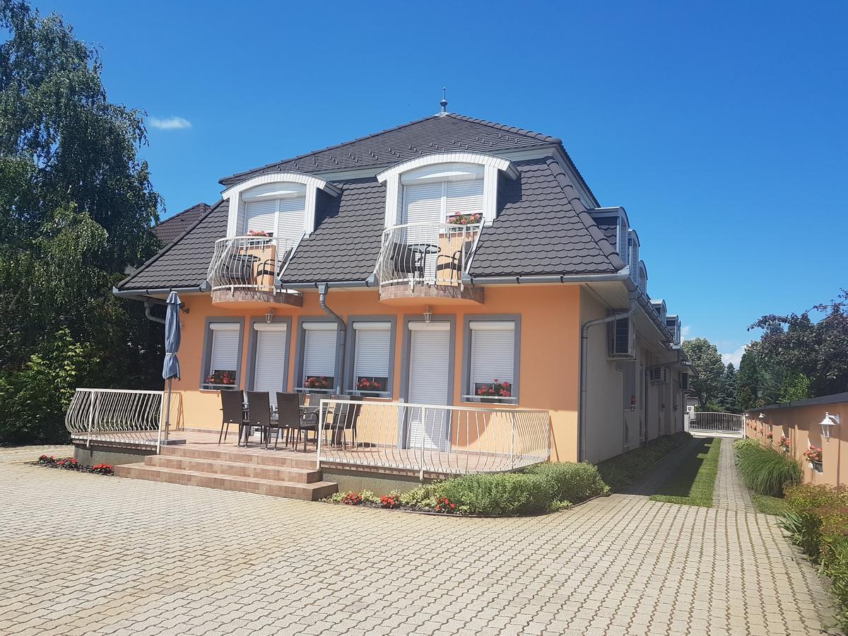 Richie Ii. Apartman Daire Siófok Dış mekan fotoğraf
